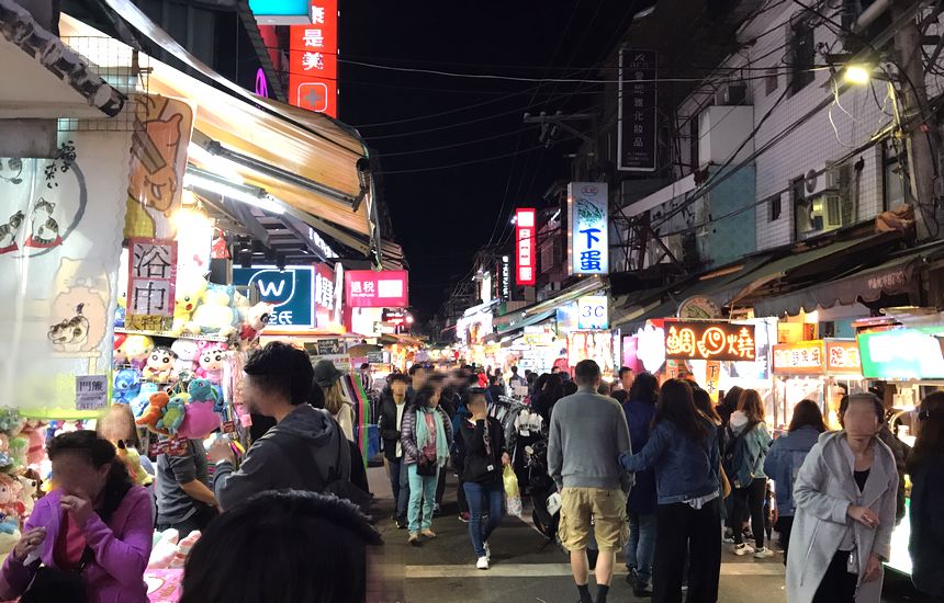 台北最大の大人気夜市「士林夜市」で食べ歩き！